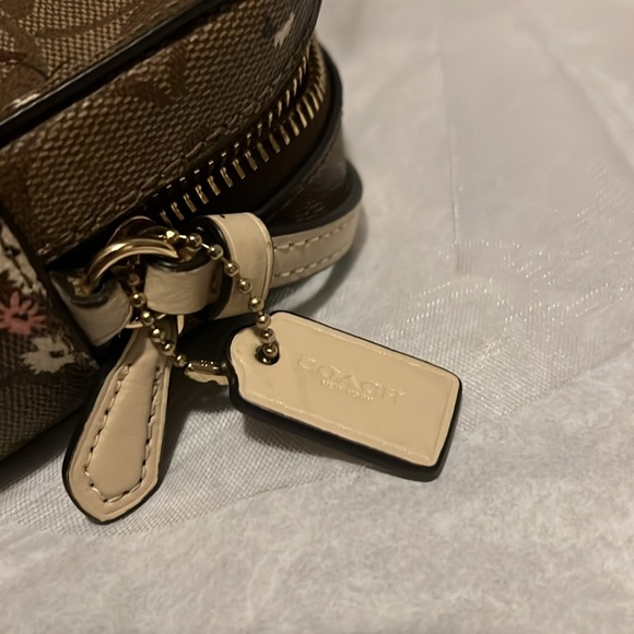 Coach Camera Bag - Picture 3 of 6